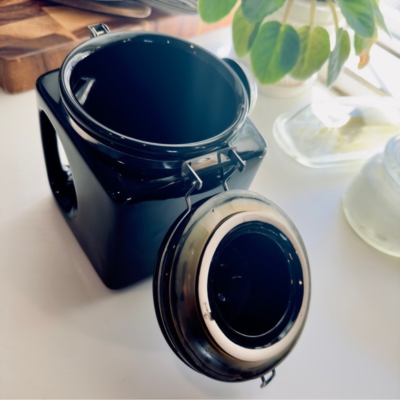 OGGI Coffee Tea Black Square Ceramic Canister Crock w Flip Lock Seal & Scoop - Picture 15 of 16